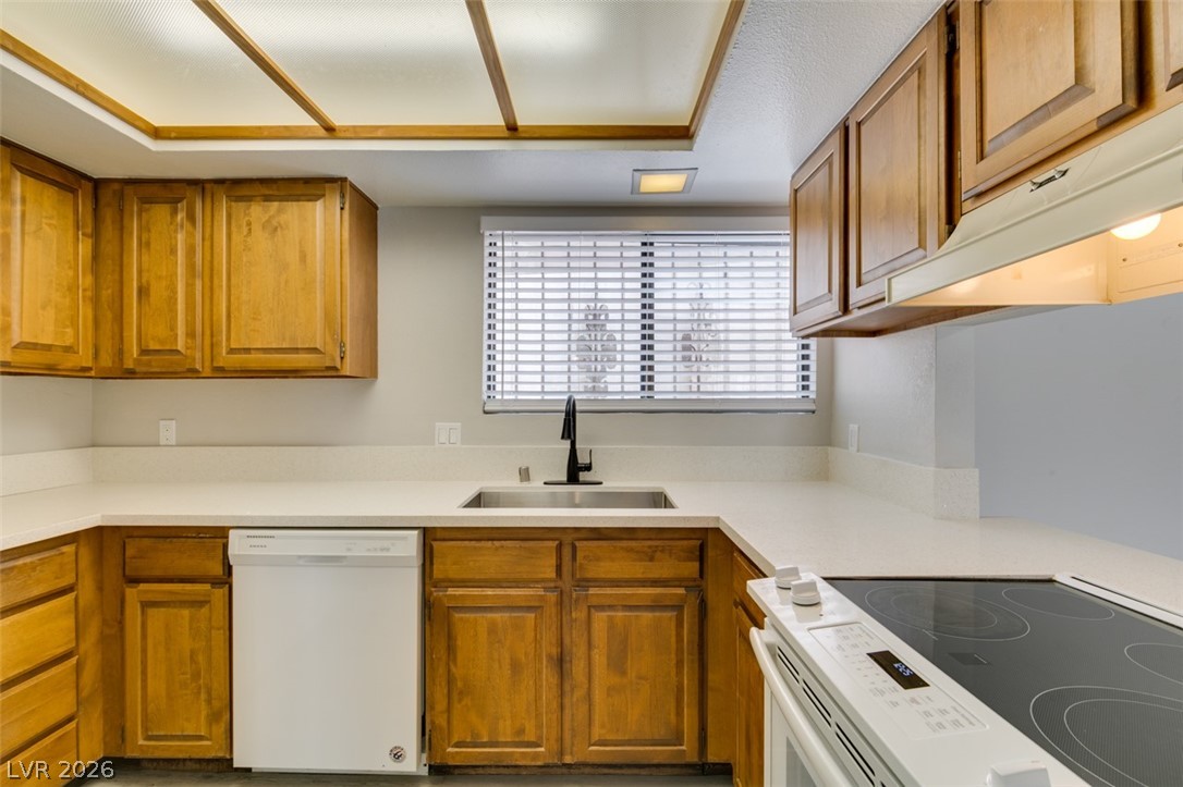 3355 Racquet Street Property Photo 14