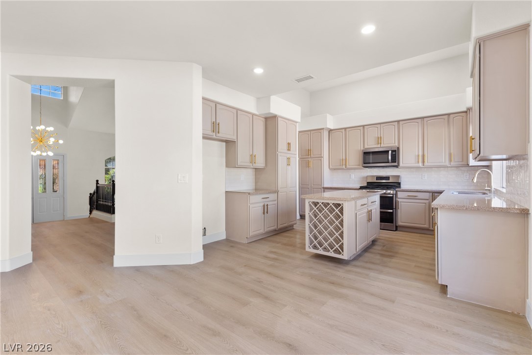 1700 Double Arrow Place Property Photo 12
