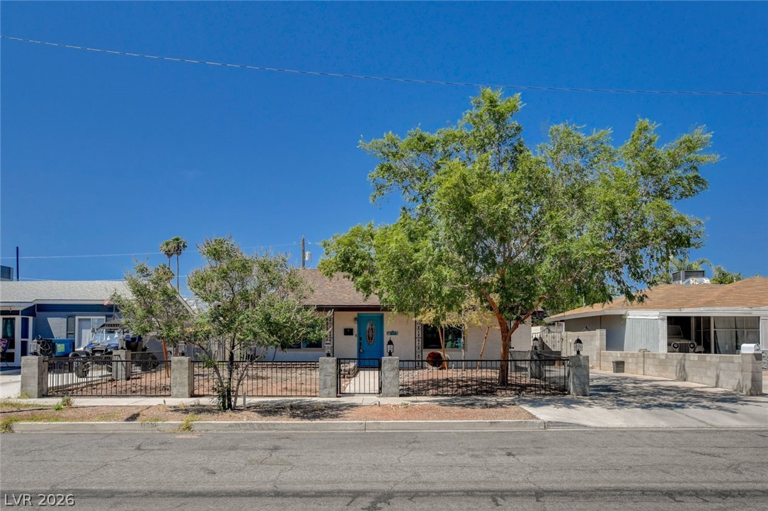 672 8th Street Property Photo 1