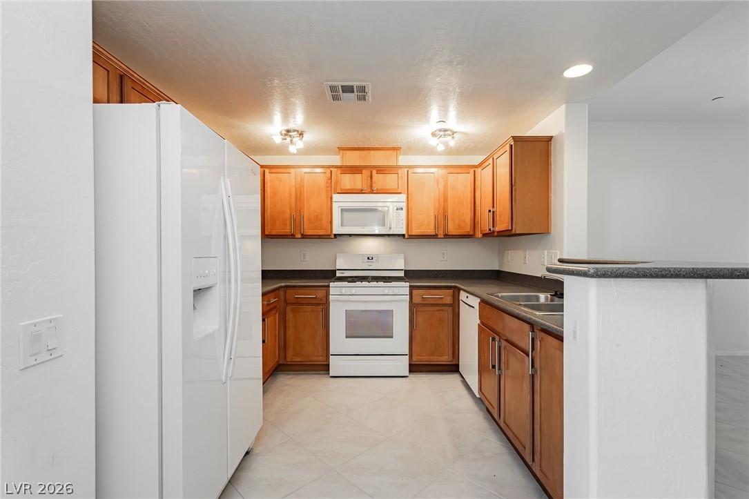 6868 Sky Pointe Drive 1084 Property Photo 4