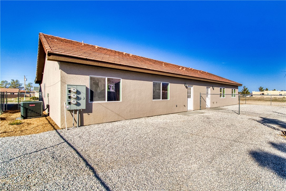 1650 South Sycamore Avenue Property Photo 8