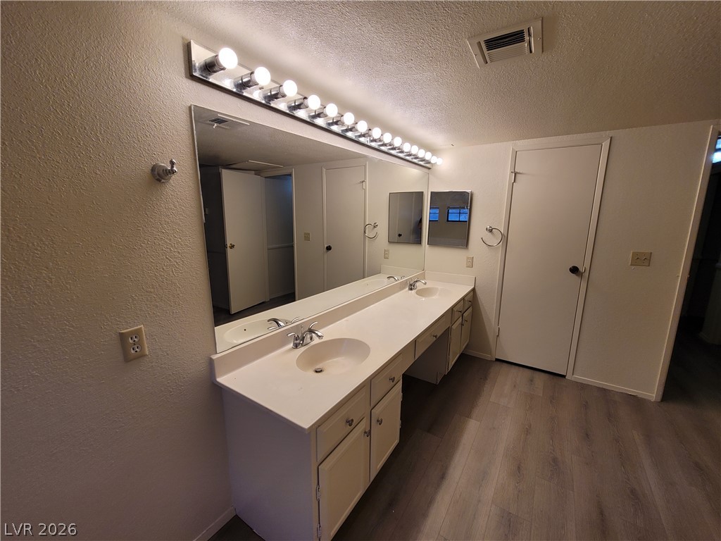 4946 Mozart Drive Property Photo 9