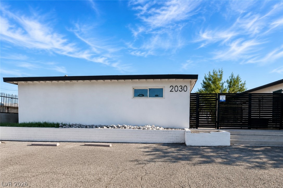2030 Sunrise Avenue 10 Property Photo 1