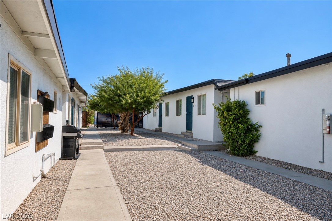 2030 Sunrise Avenue 10 Property Photo 3