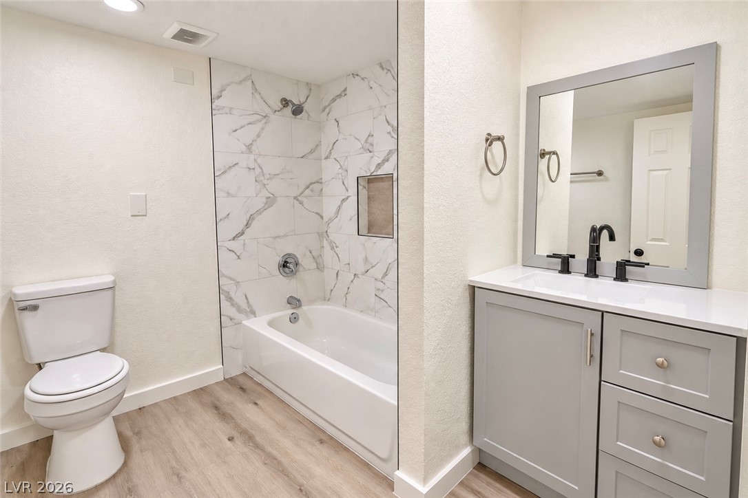 2030 Sunrise Avenue 10 Property Photo 8