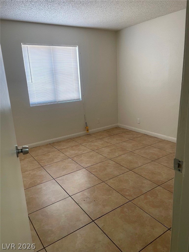 4570 Carriage Park Drive B Property Photo 5