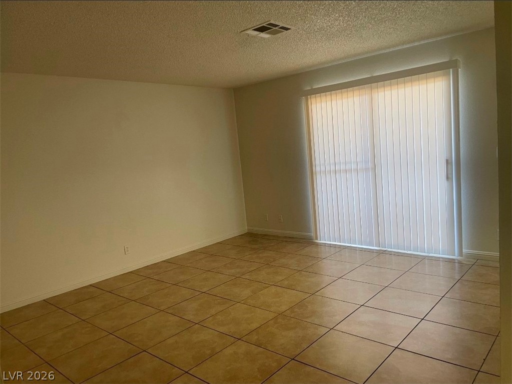 4570 Carriage Park Drive B Property Photo 8