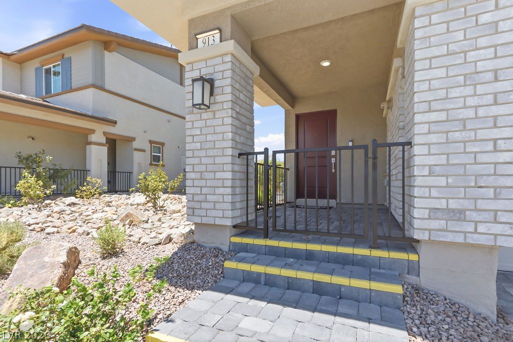913 Cadence View Way Property Photo 8
