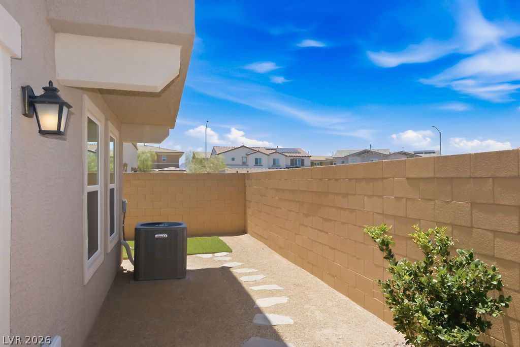 913 Cadence View Way Property Photo 39