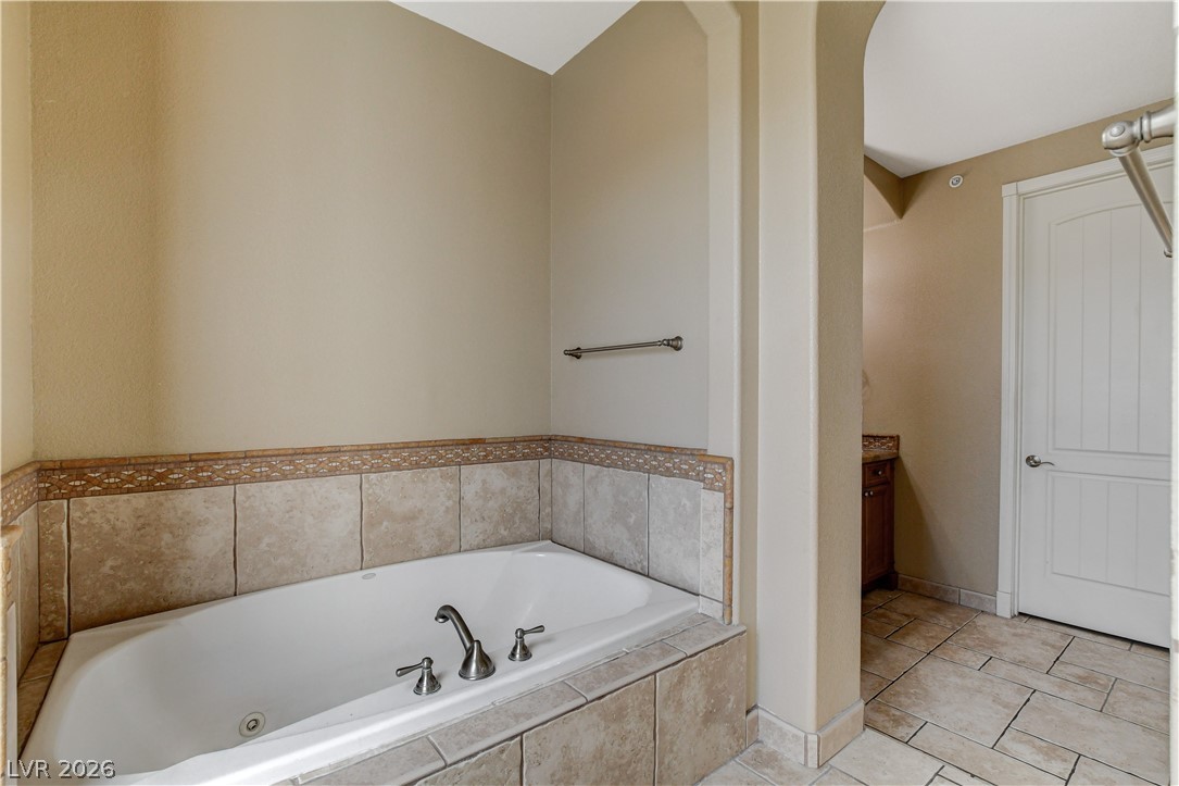 32 Via Vasari 103 Property Photo 33