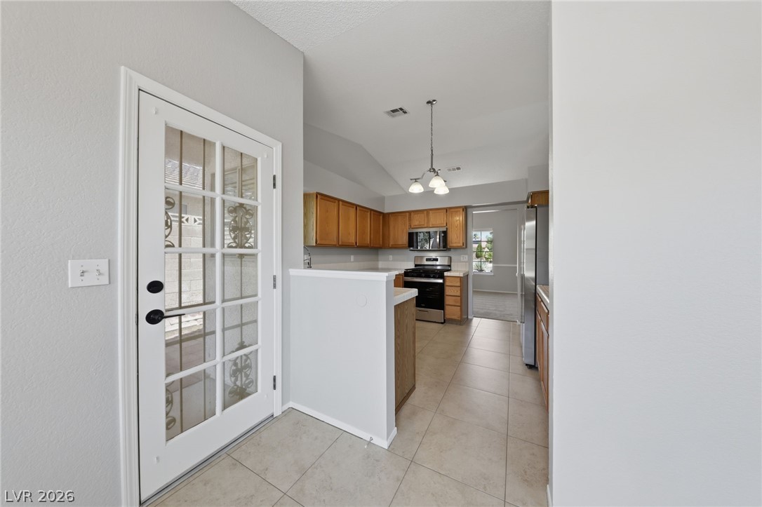735 Stonecliff Way Property Photo 15