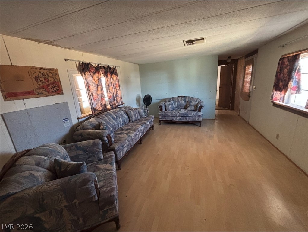 1301 East Manse Road Property Photo 8