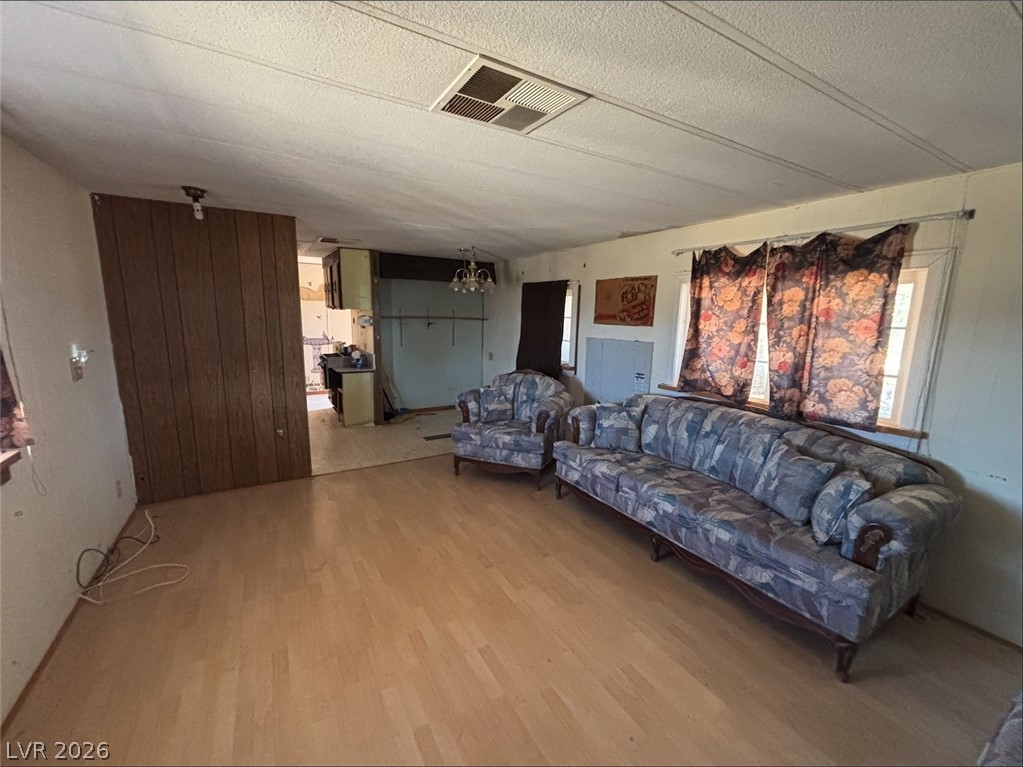 1301 East Manse Road Property Photo 9