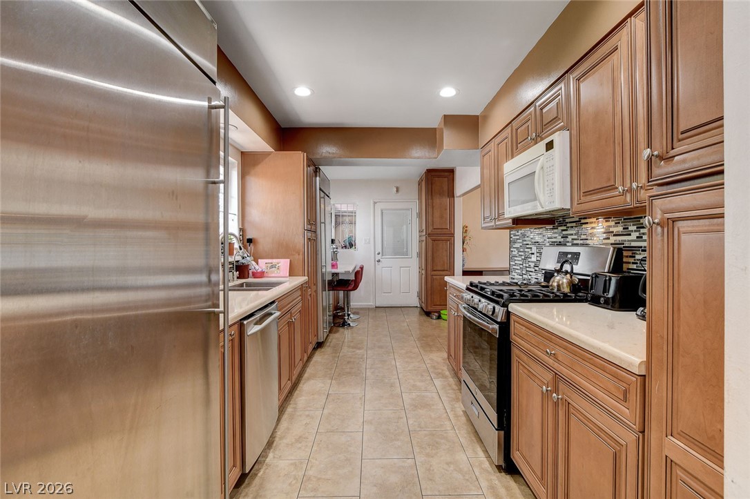 554 Canosa Avenue Property Photo 28