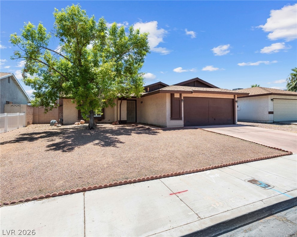 6371 West Viking Road Property Photo 4