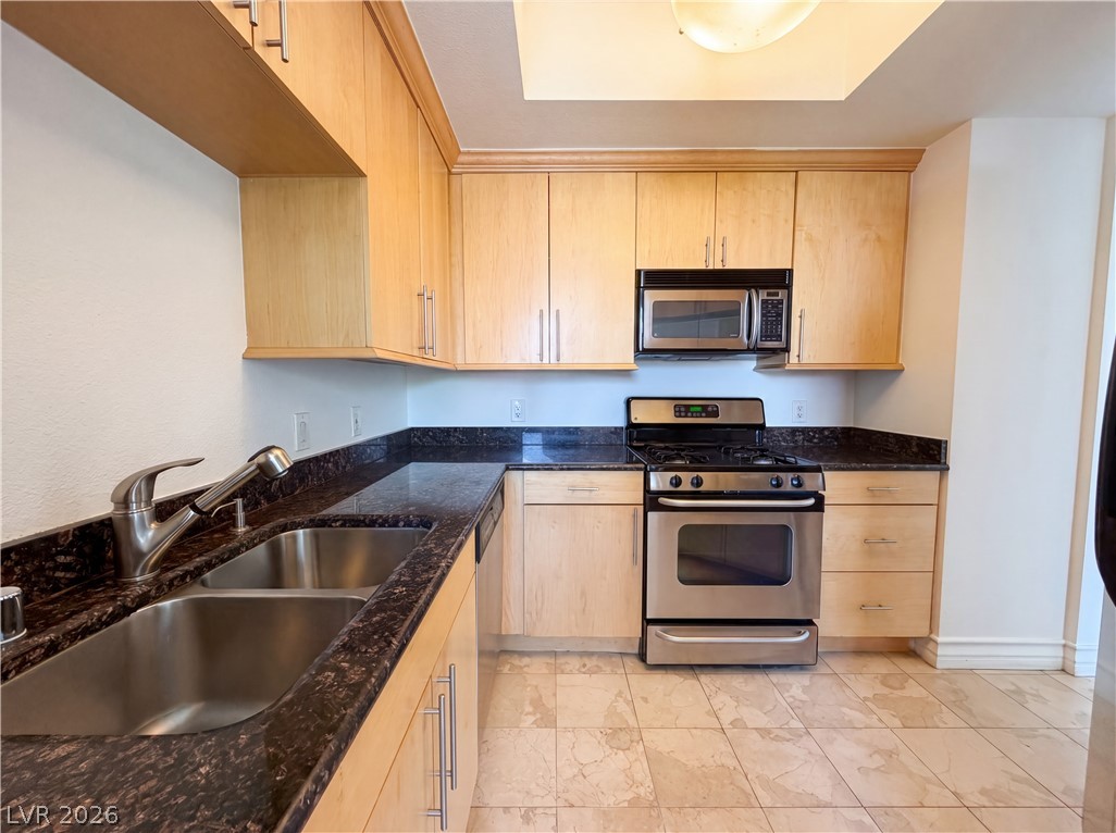 230 East Flamingo Road 320 Property Photo 4