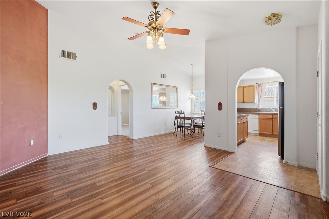 424 Pine Haven Street 202 Property Photo 6