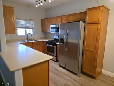 2291 West Horizon Ridge Parkway 9249 Property Photo 6