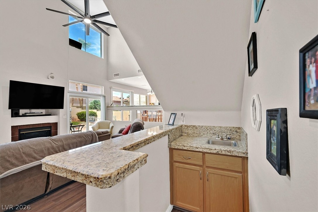 3905 Larkcrest Street Property Photo 10