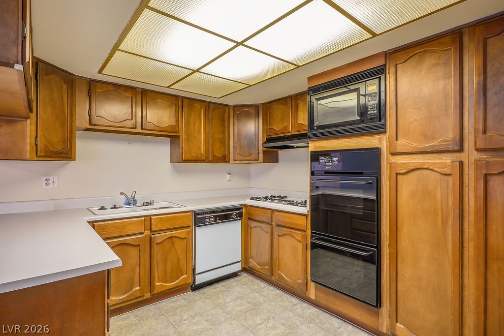 3477 Kensbrook Street Property Photo 8