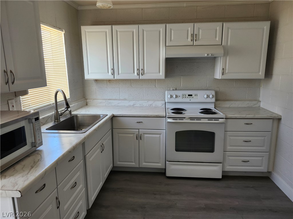 4624 Evergreen Place Property Photo 6
