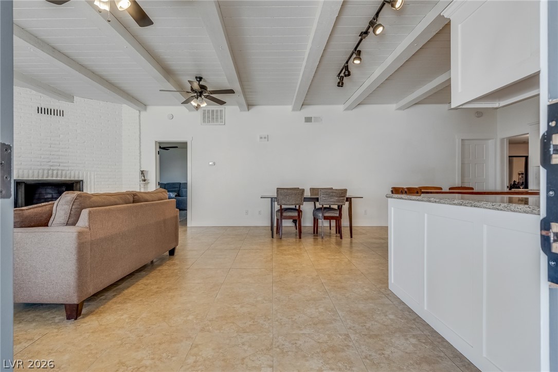 524 Swallow Cove Property Photo 6