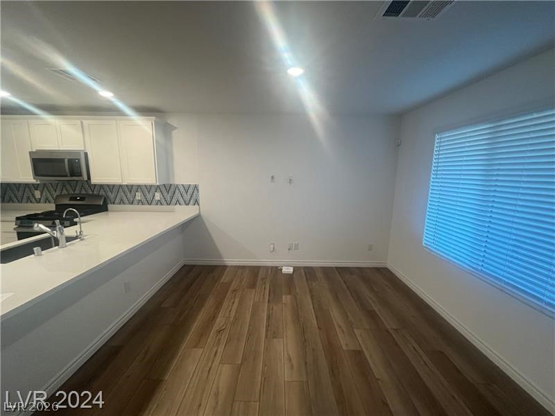 6212 Rathbone Street Property Photo 5