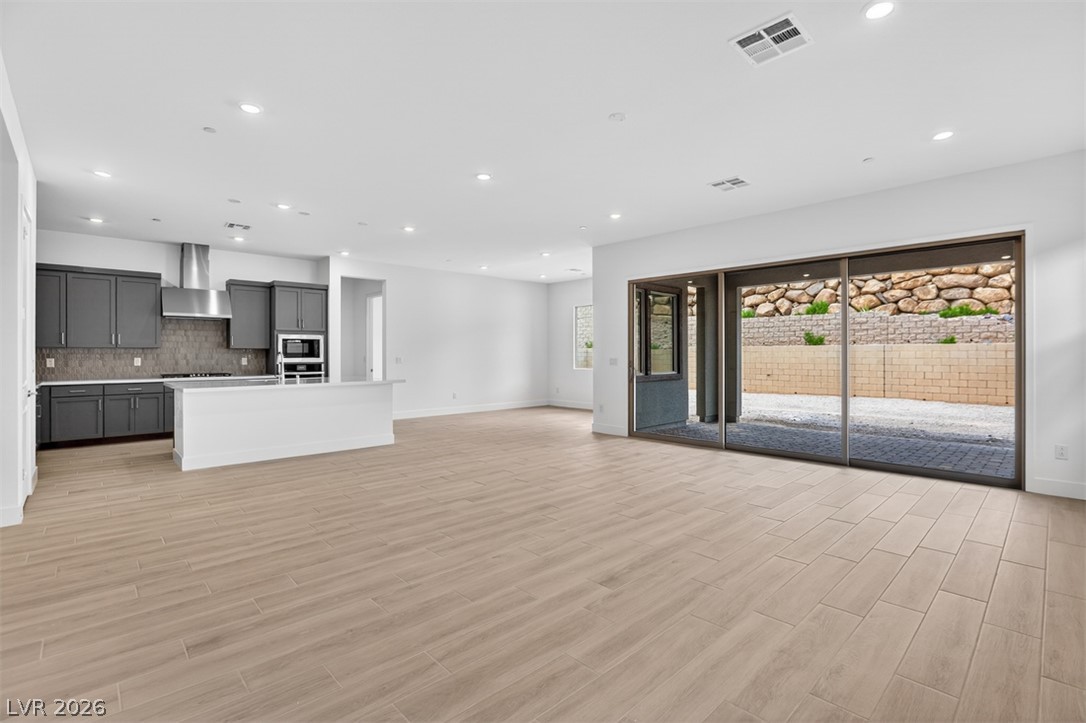 376 Tigullio Avenue Property Photo 6