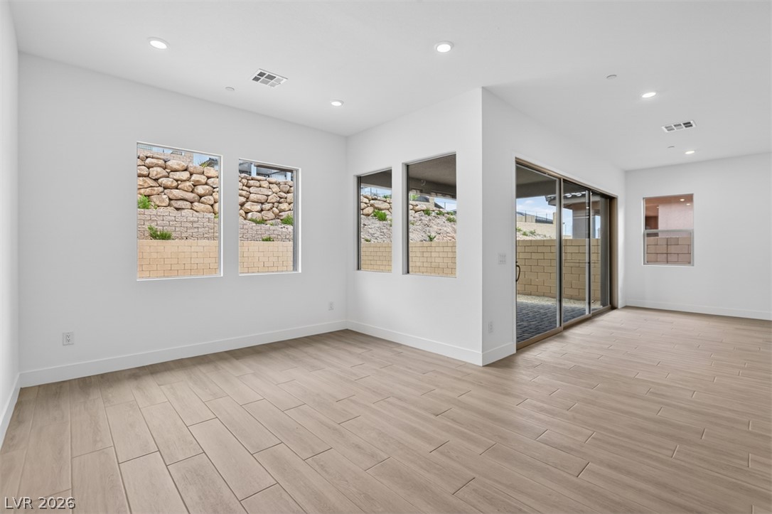 376 Tigullio Avenue Property Photo 7