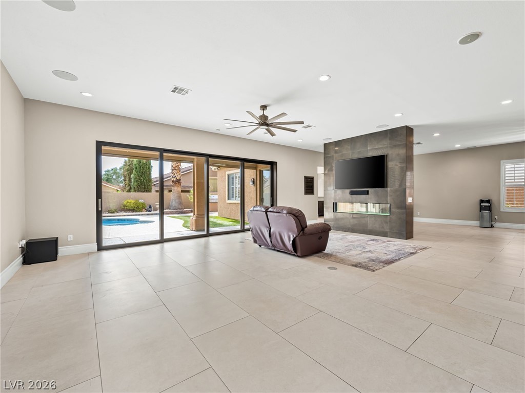 2404 Quartz Peak Street Property Photo 4