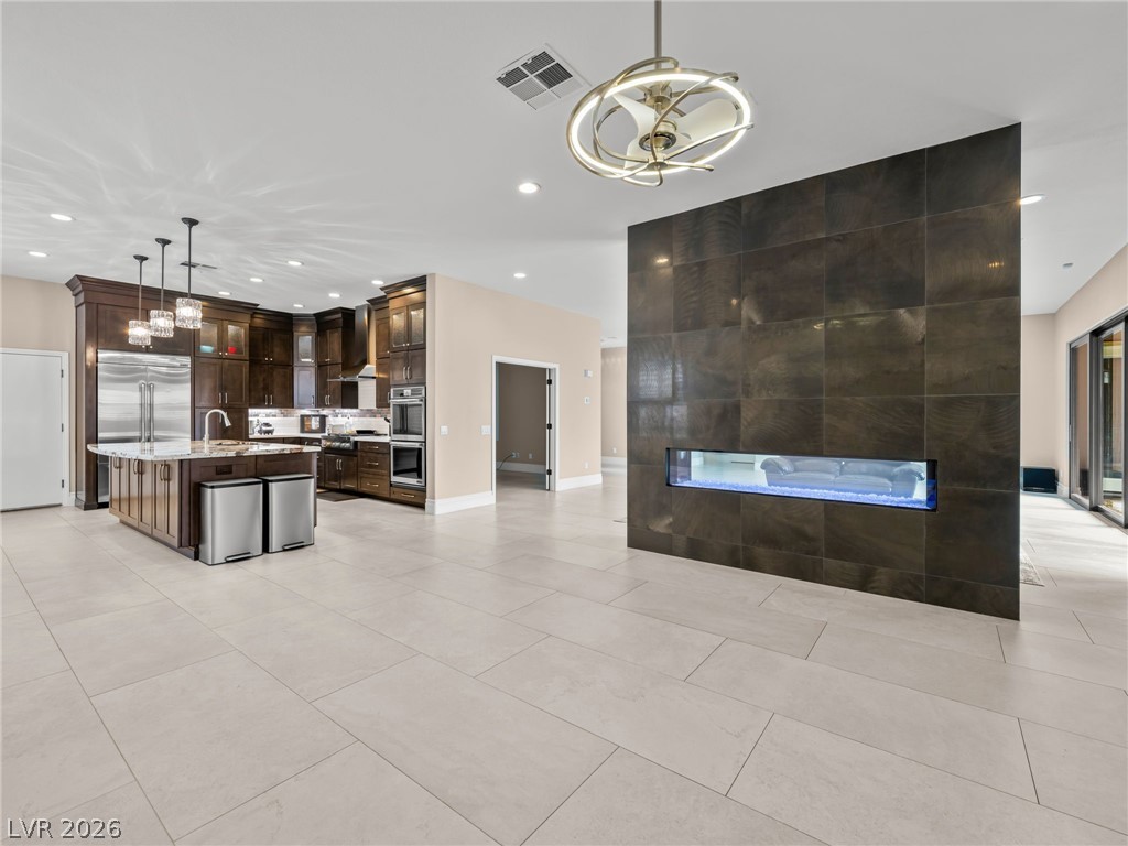 2404 Quartz Peak Street Property Photo 5