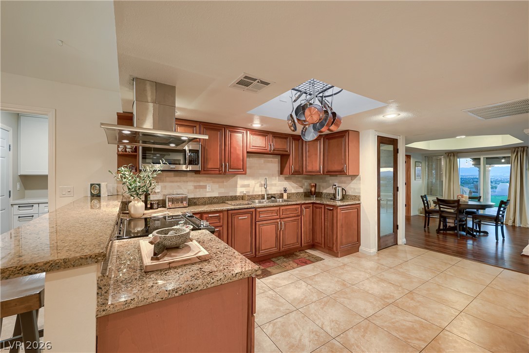 1027 Sidehill Way Property Photo 13