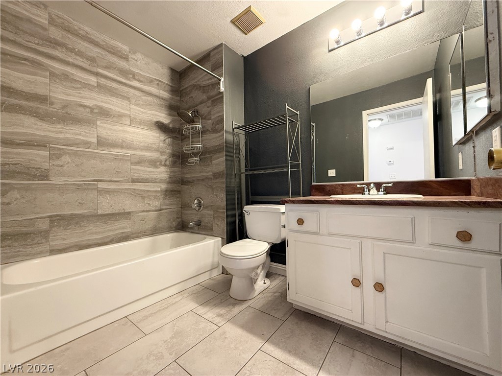 2066 Waverly Circle Property Photo 3
