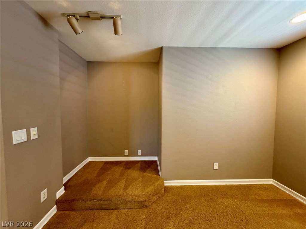 9359 Oxbow Lake Avenue Property Photo 8
