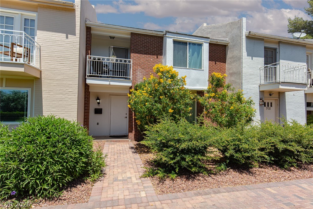 700 Tam O Shanter Property Photo 8
