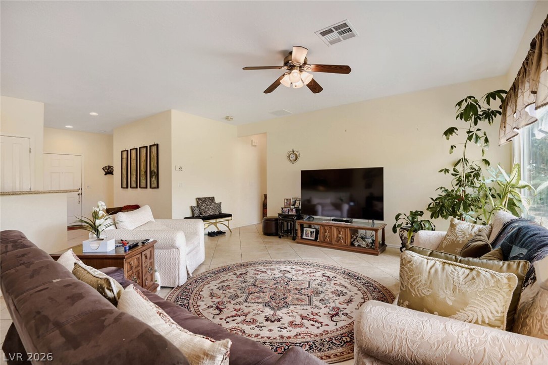 2304 Carrier Dove Way Property Photo 5