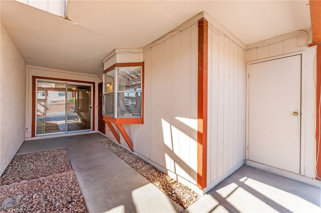 457 North Lamb Boulevard B Property Photo 4