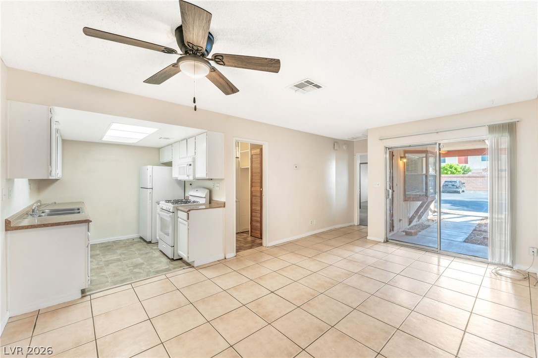 457 North Lamb Boulevard B Property Photo 7