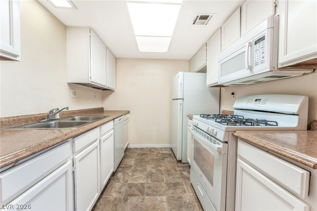 457 North Lamb Boulevard B Property Photo 9