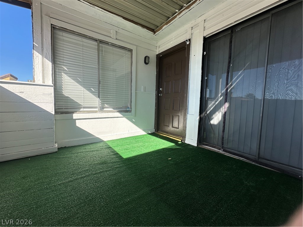 1467 Hialeah Drive D Property Photo 5