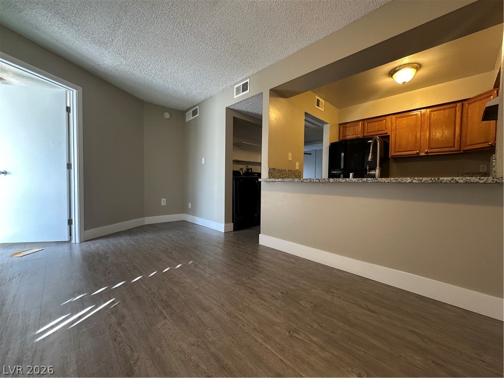 1467 Hialeah Drive D Property Photo 6