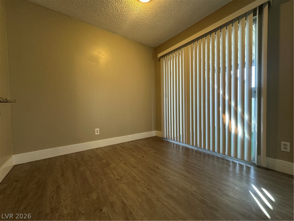 1467 Hialeah Drive D Property Photo 7