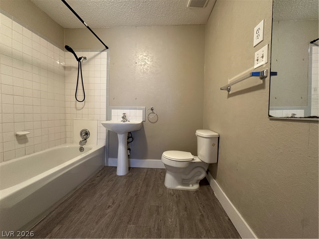 1467 Hialeah Drive D Property Photo 16
