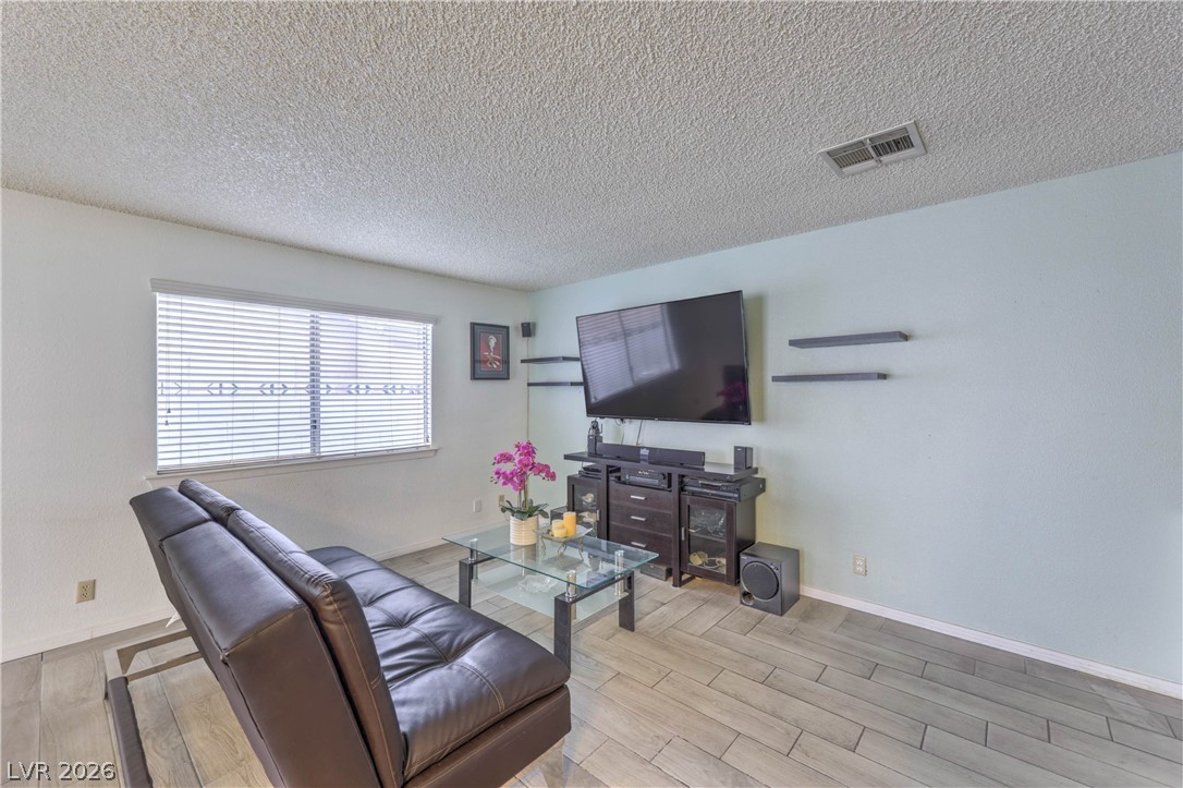 581 Carleton Drive Property Photo 6