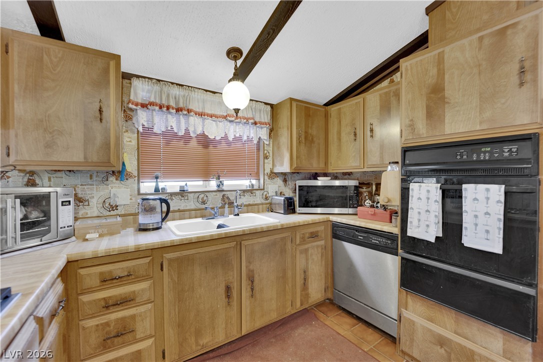 601 West Street Property Photo 4