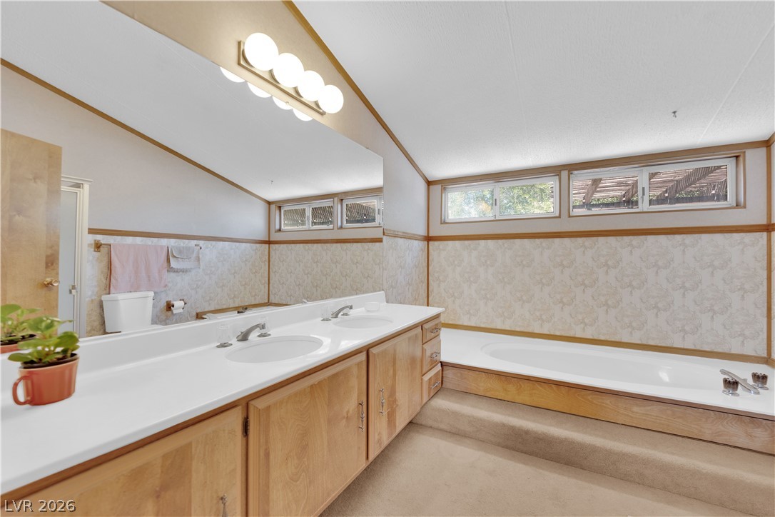 601 West Street Property Photo 17
