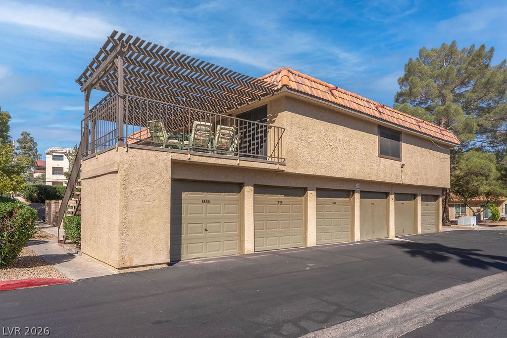 1858 Avacado Court Property Photo 1