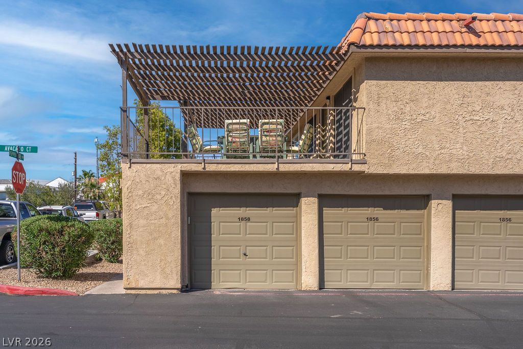 1858 Avacado Court Property Photo 2