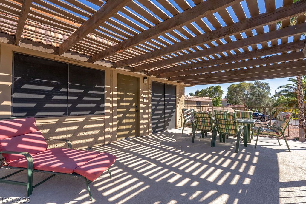 1858 Avacado Court Property Photo 3