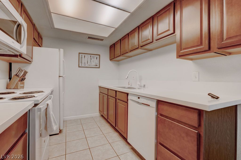 1858 Avacado Court Property Photo 11